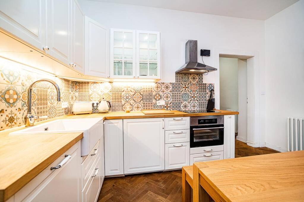 Elegant, Modern, 2-Bed Flat By Museum Of Prague Leilighet Eksteriør bilde