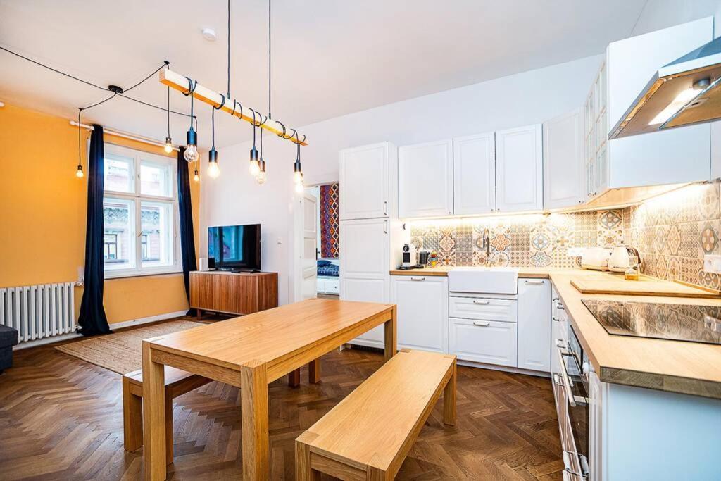 Elegant, Modern, 2-Bed Flat By Museum Of Prague Leilighet Eksteriør bilde